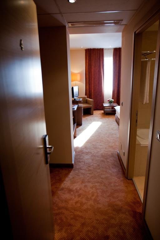 Top Rooms Aparthotel Бухарест Экстерьер фото