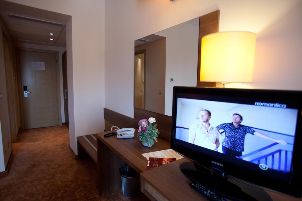 Top Rooms Aparthotel Бухарест Экстерьер фото