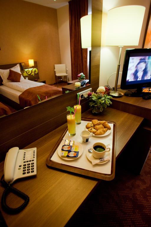 Top Rooms Aparthotel Бухарест Экстерьер фото